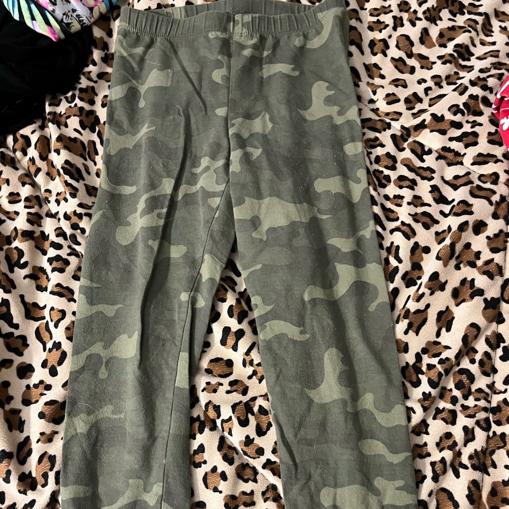 Camo legging, great condition, never been worn.